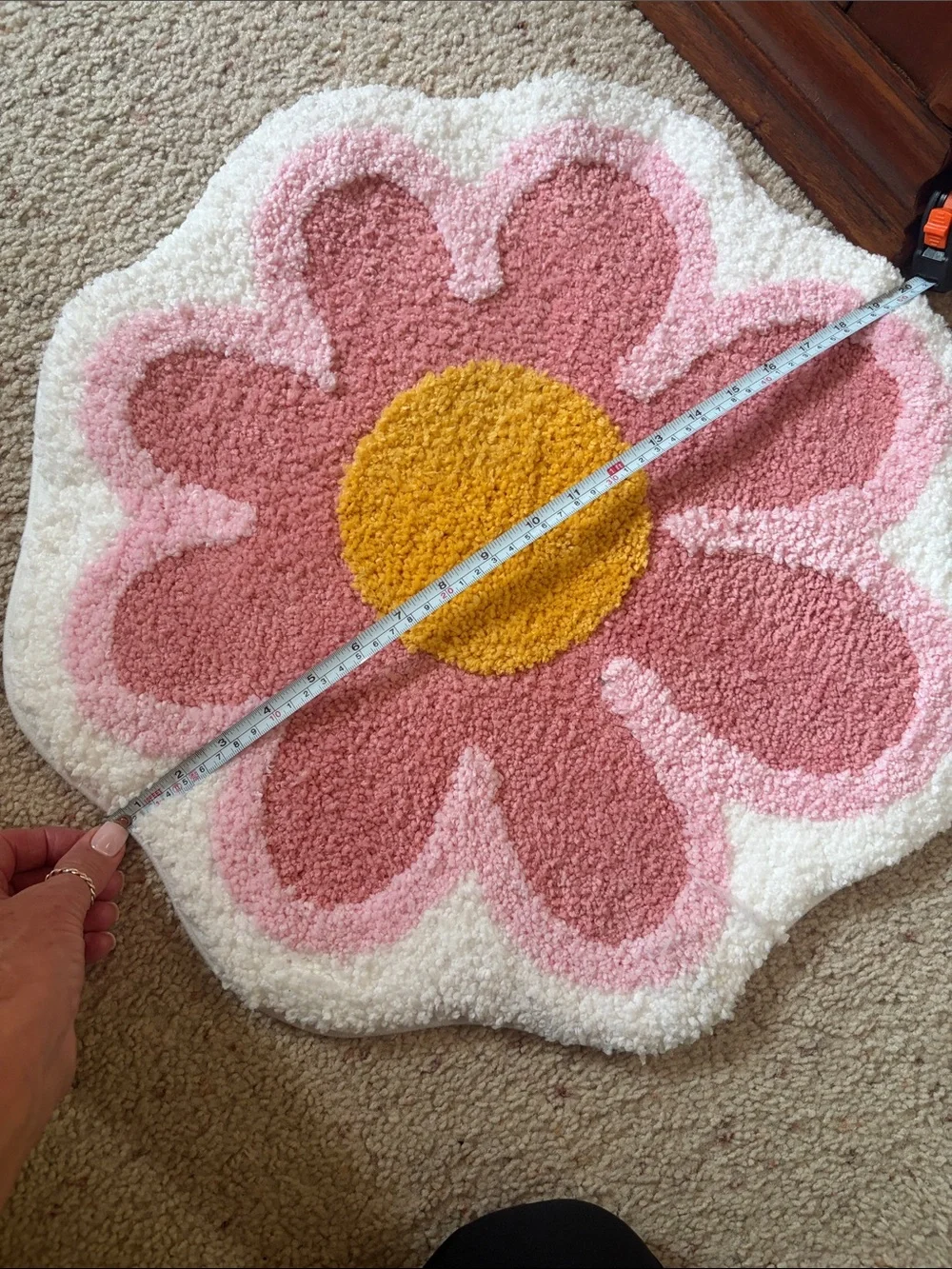 Icing Pink Daisy throw rug with Yellow Center